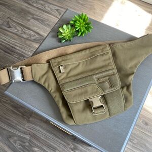TUMI Sando Hip Pack / Belt Bag Green
